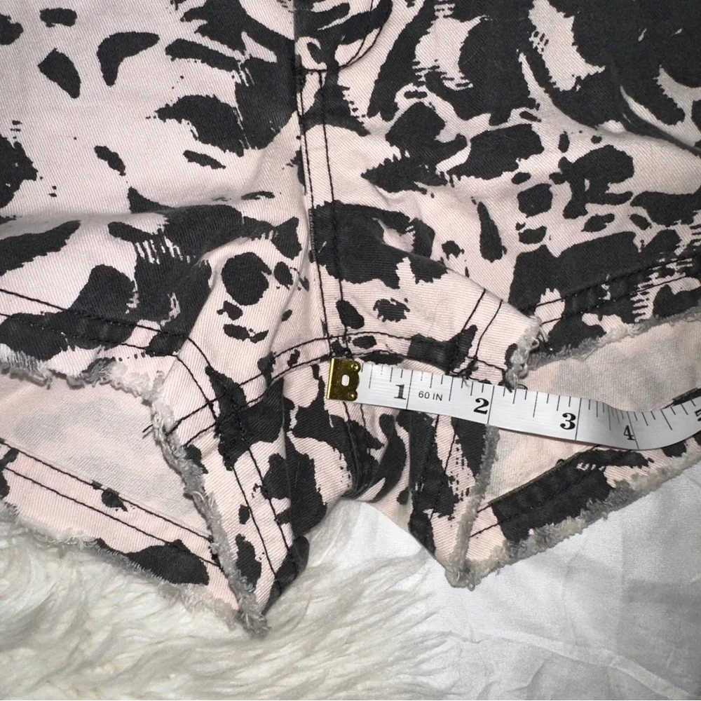 DC Shoes | Y2K Abstract Floral Rose Print Denim Mini Shorts Pink Black Size 29
